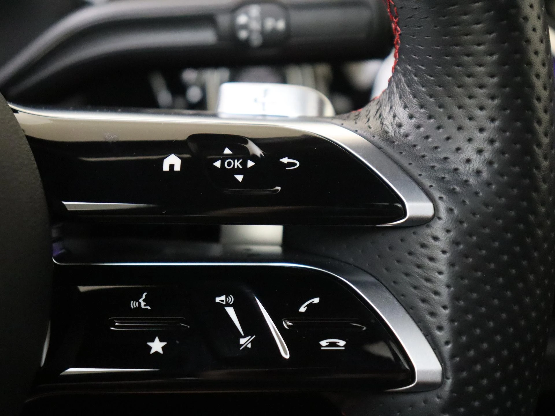 Mercedes-Benz-CLA-image-13