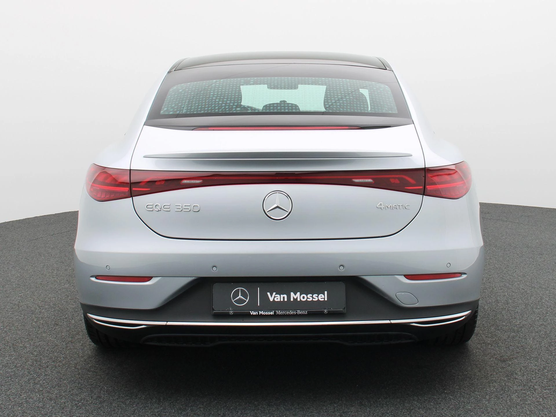 Mercedes-Benz-EQE-image-4