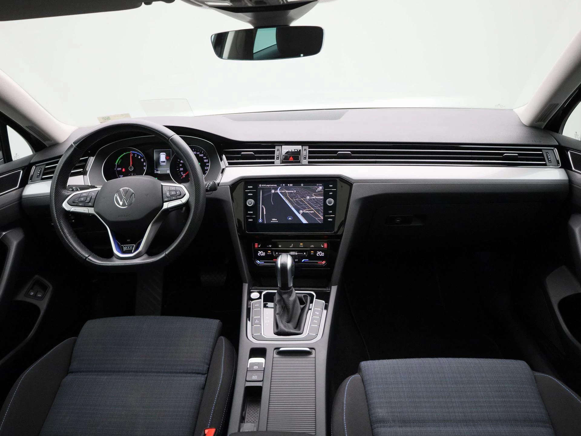 Volkswagen-Passat-image-38