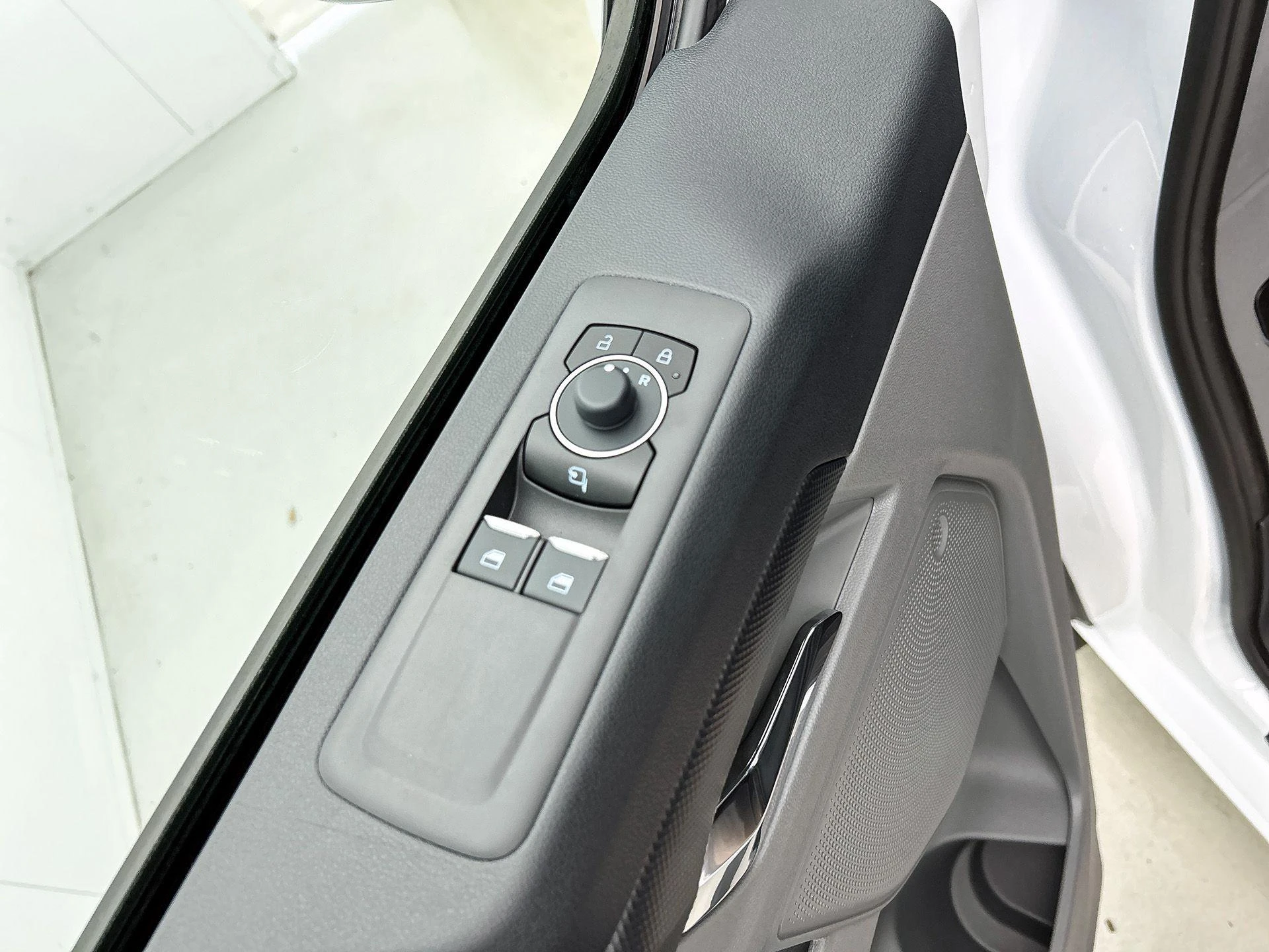 Ford Transit Custom 340 L2H1 Limited 65 kWh