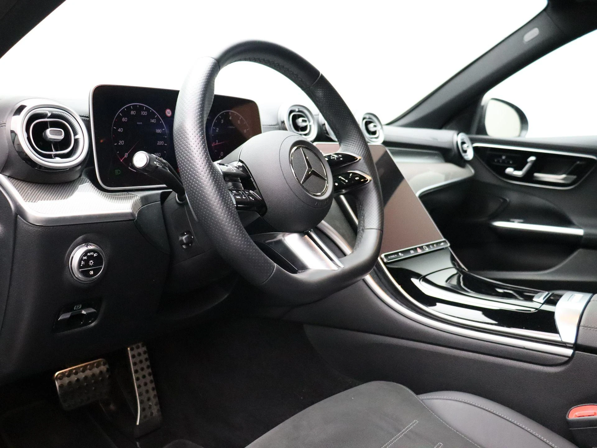 Mercedes-Benz-C-Klasse-image-11