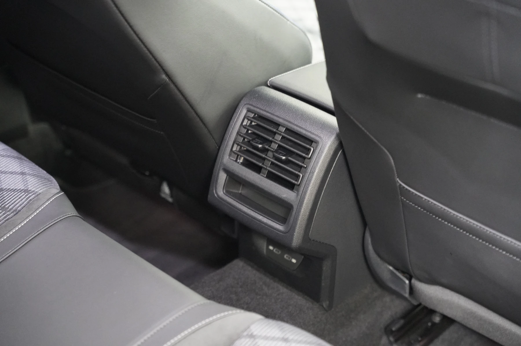 Volkswagen-Golf-image-10