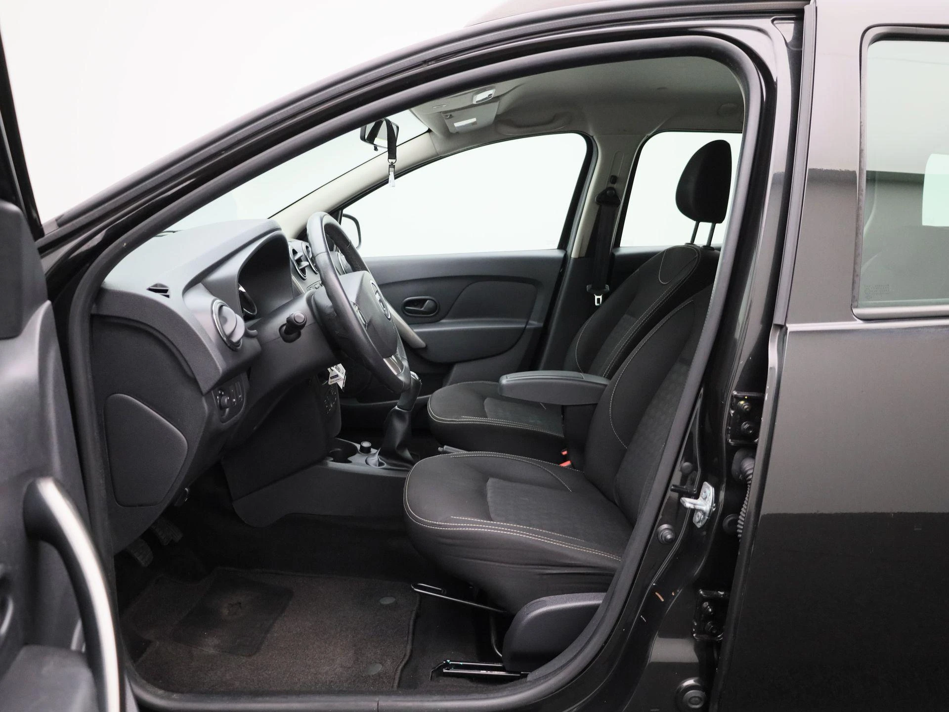 Dacia-Logan-image-9