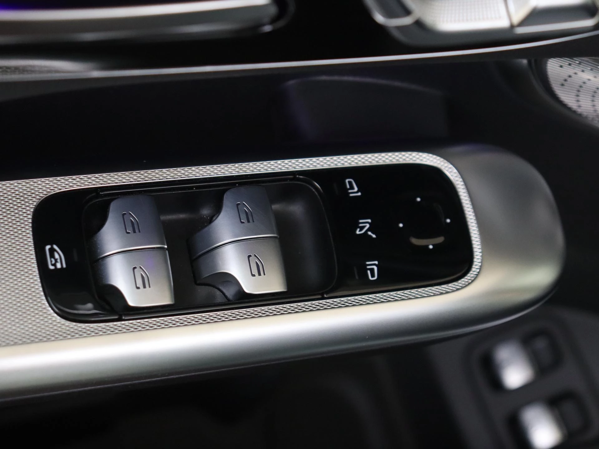 Mercedes-Benz-GLC-image-25