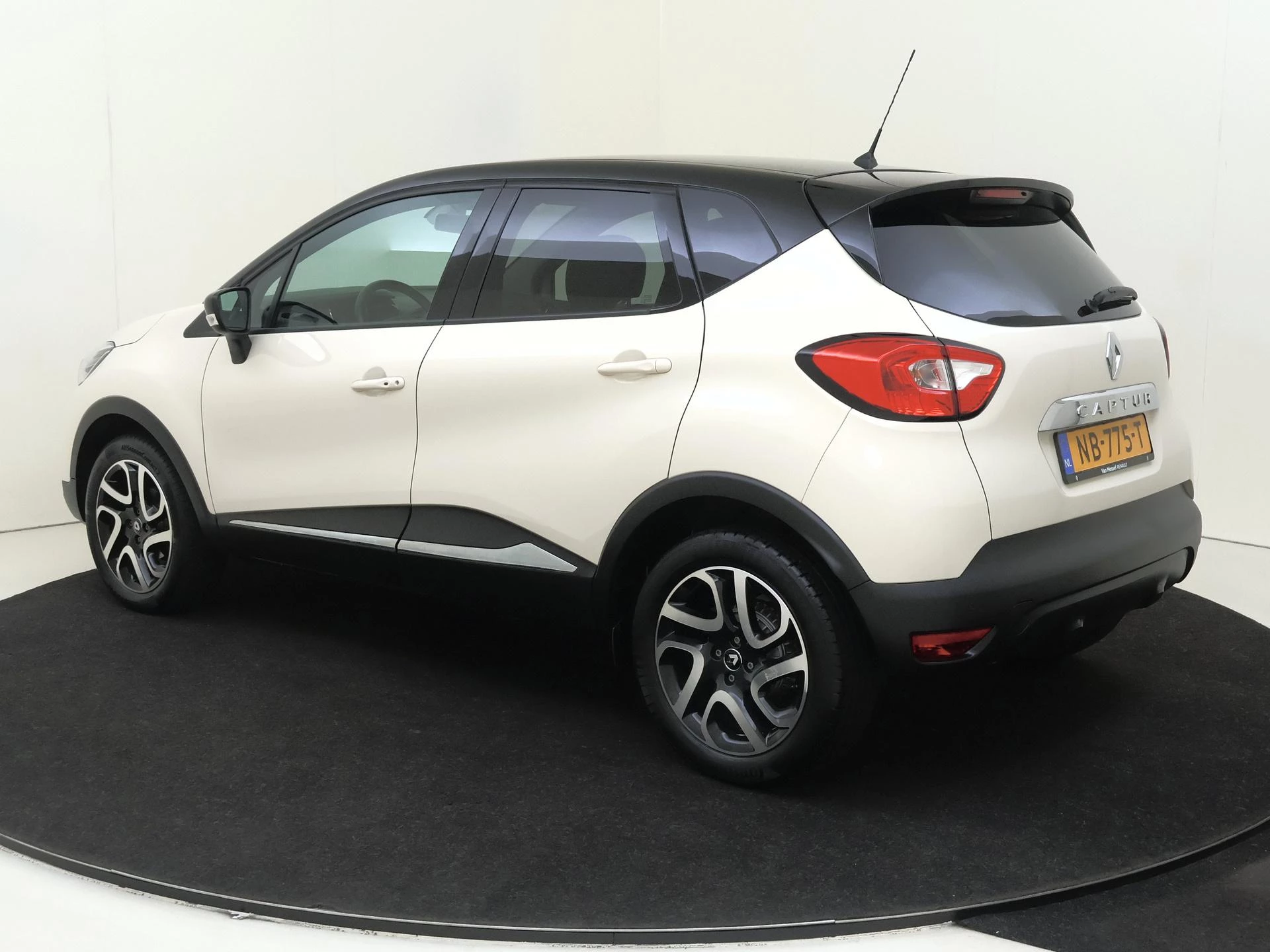 Renault-Captur-image-4