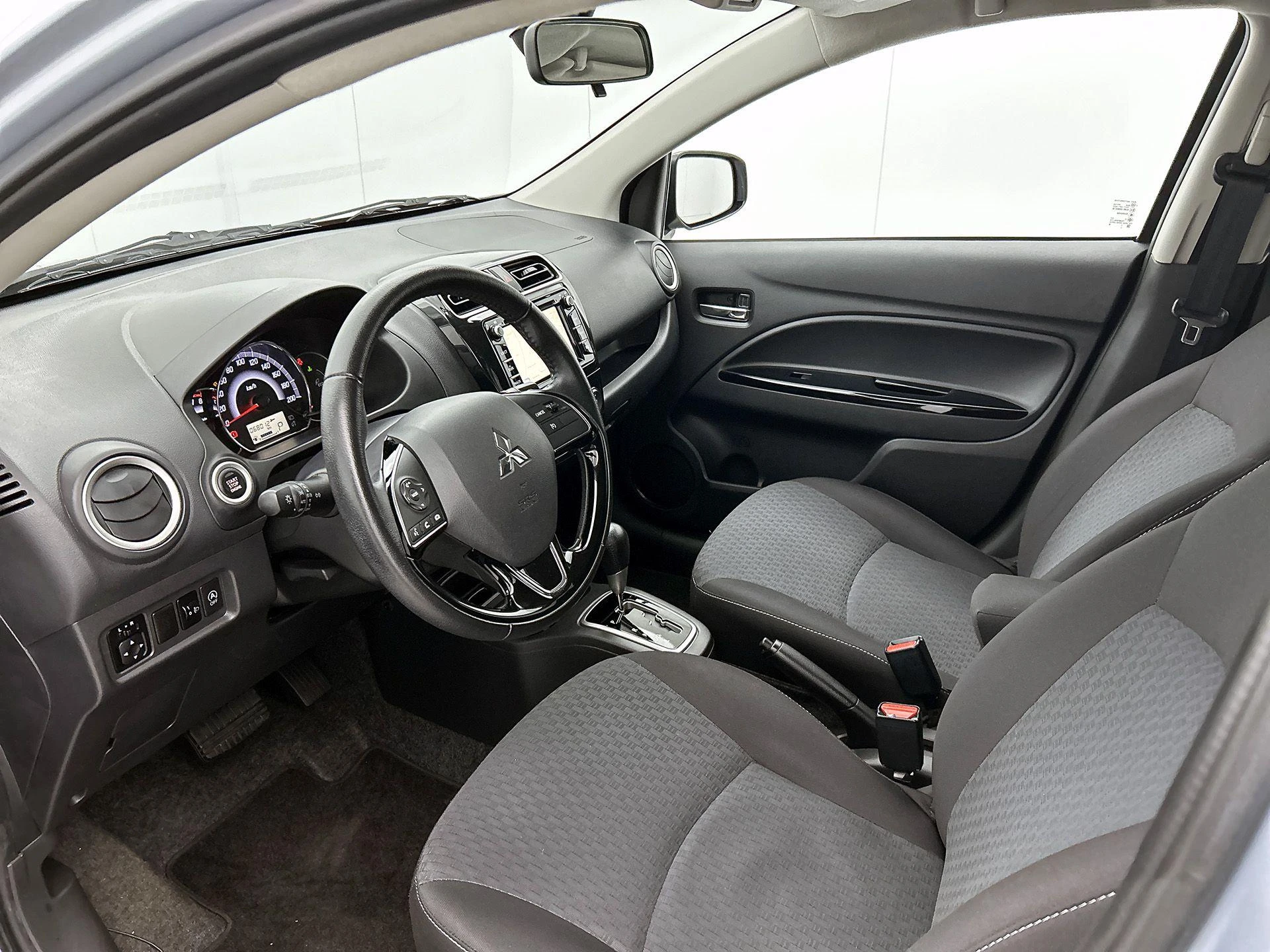 Mitsubishi-Space Star-image-18