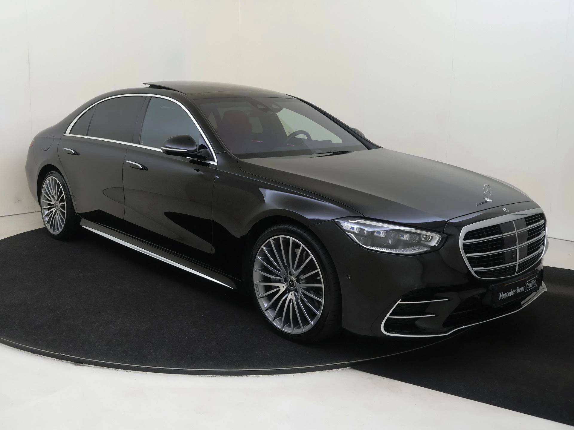 Mercedes-Benz-S-Klasse-image-1