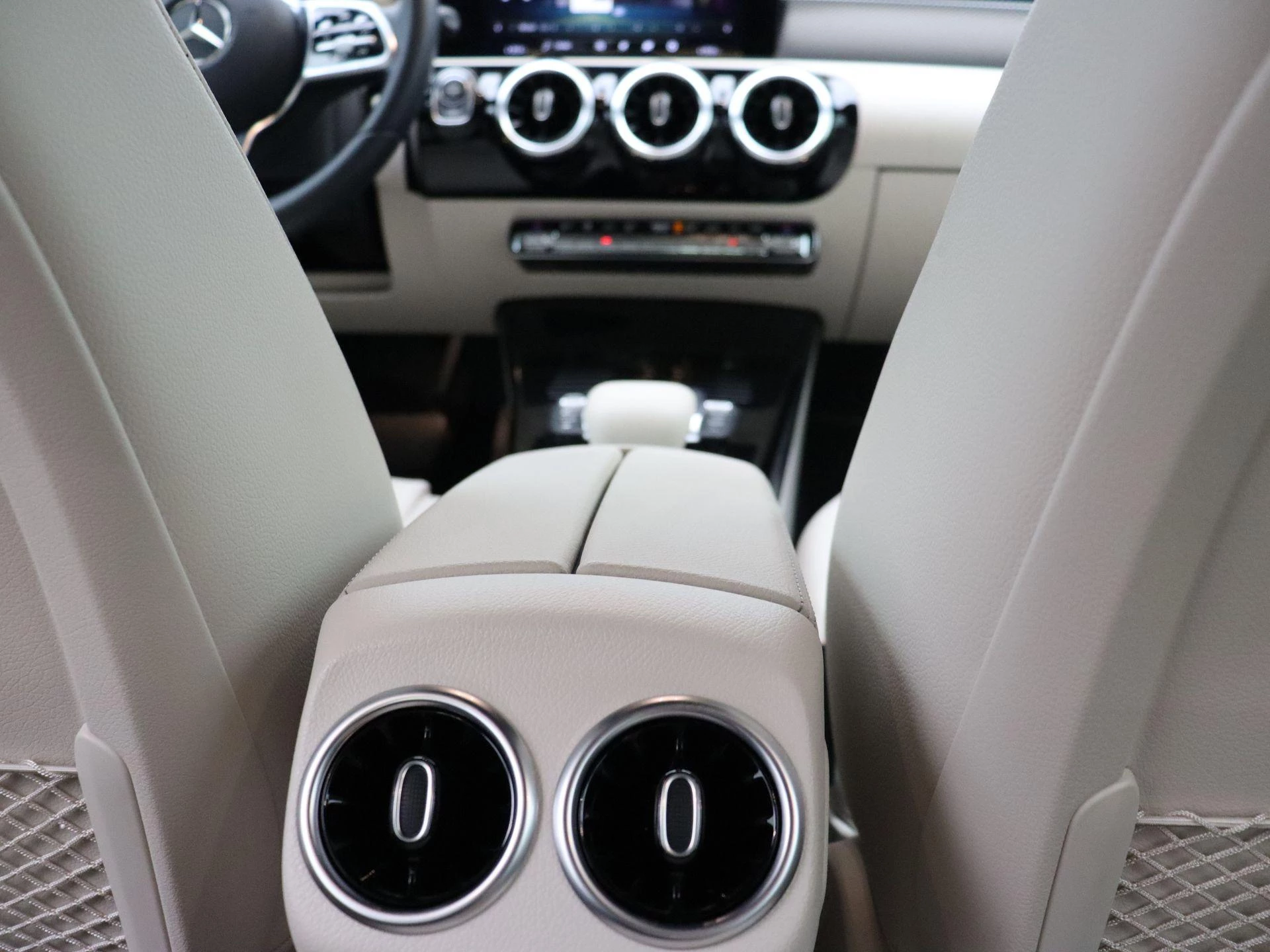 Mercedes-Benz Classe A 180 Luxury Line Limousine + LEDER + TREKHAAK + CAMERA +
