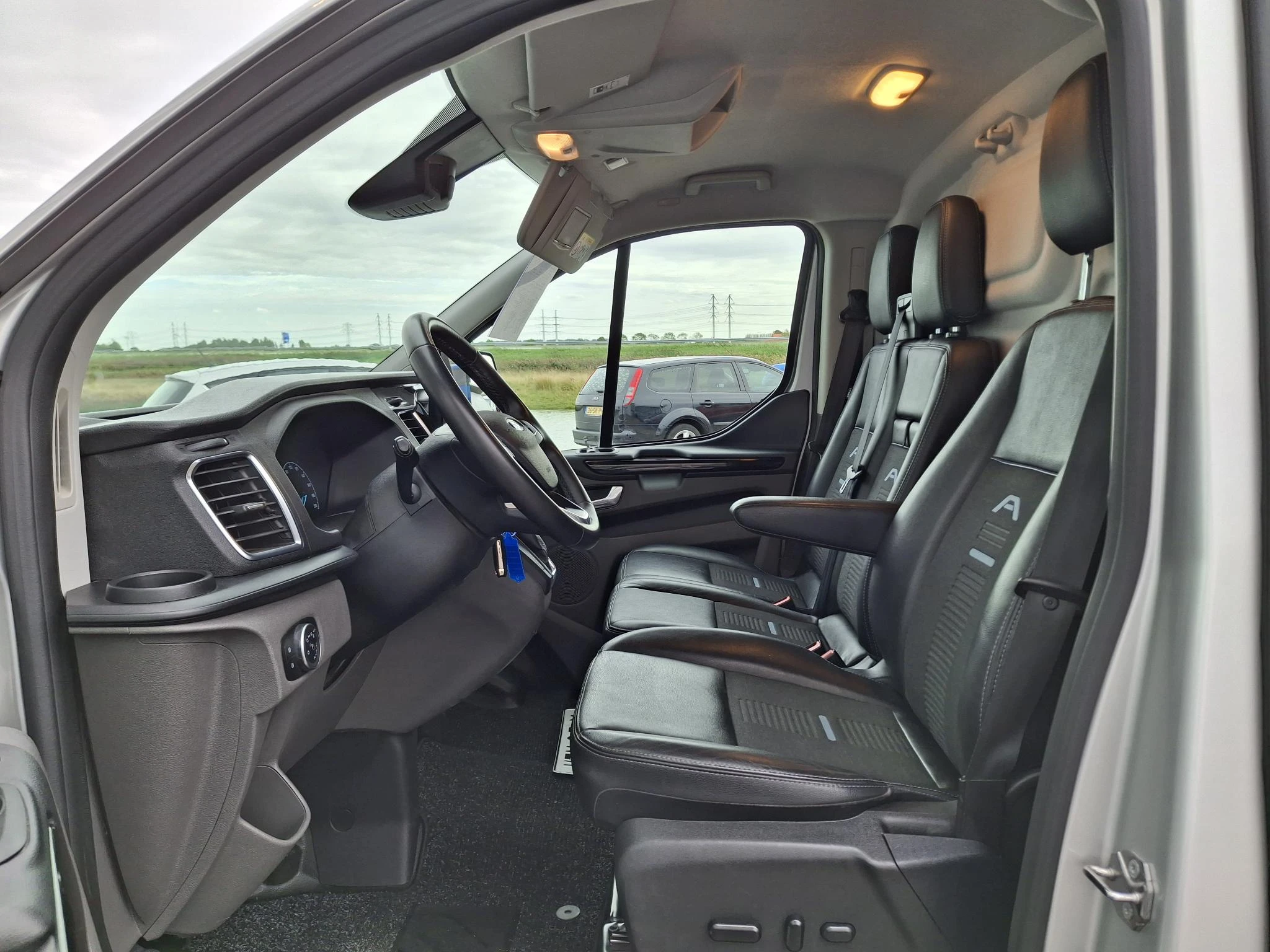 Ford-Transit Custom-image-8