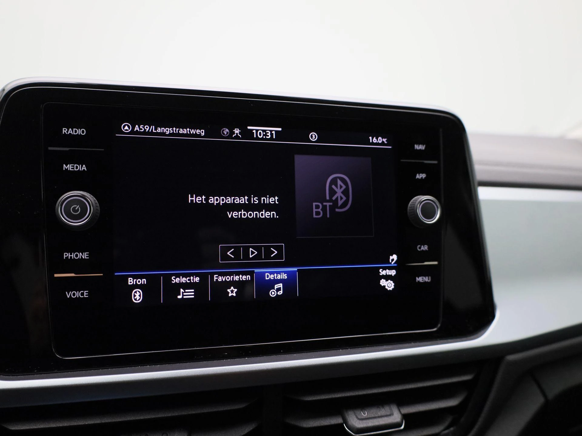 Volkswagen-T-Roc-image-20