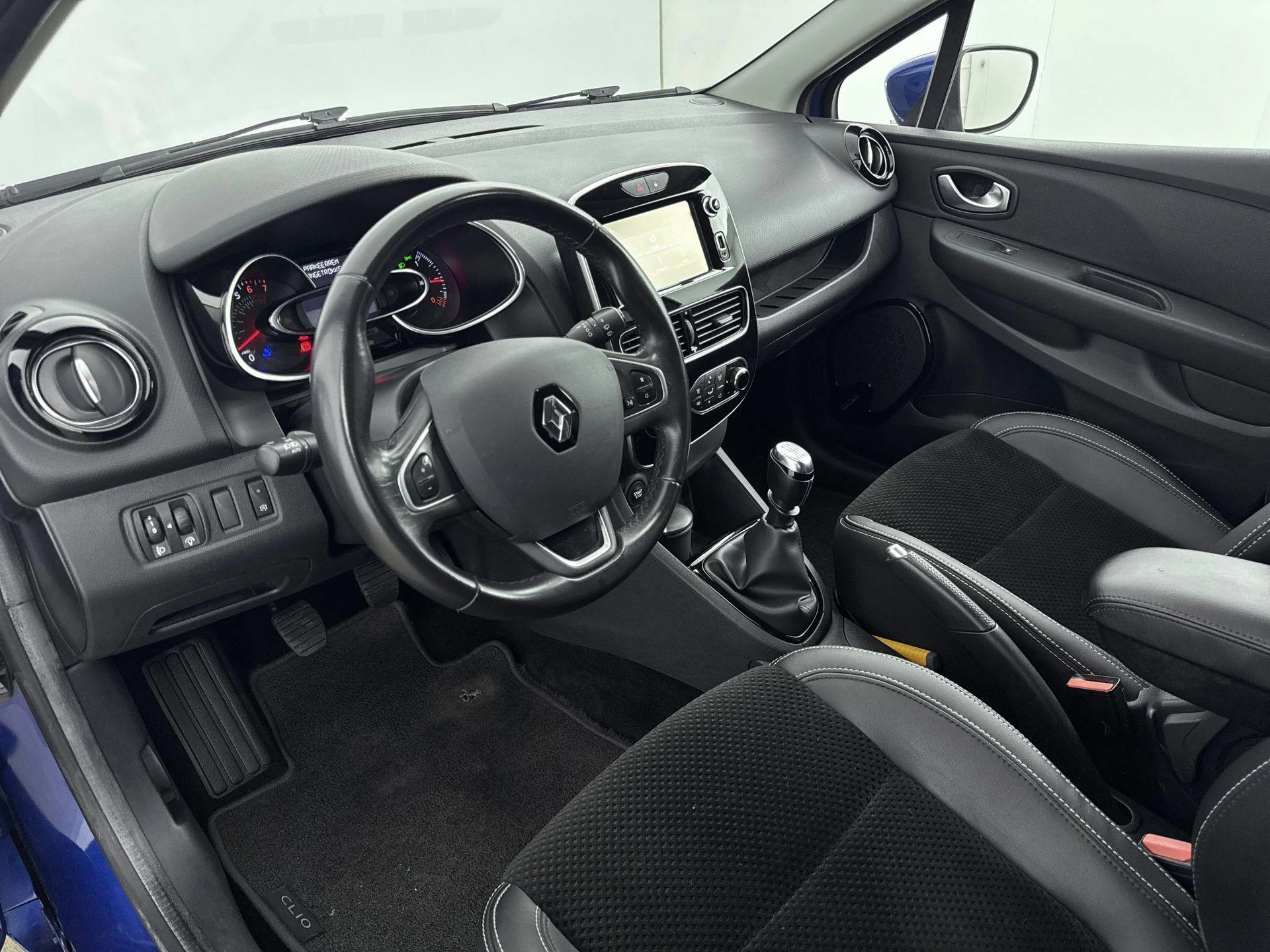 Renault-Clio-image-16