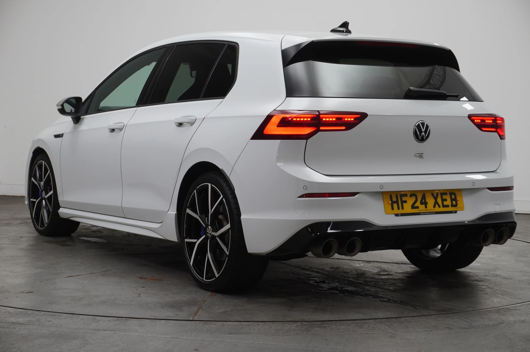 Volkswagen-Golf-image-2