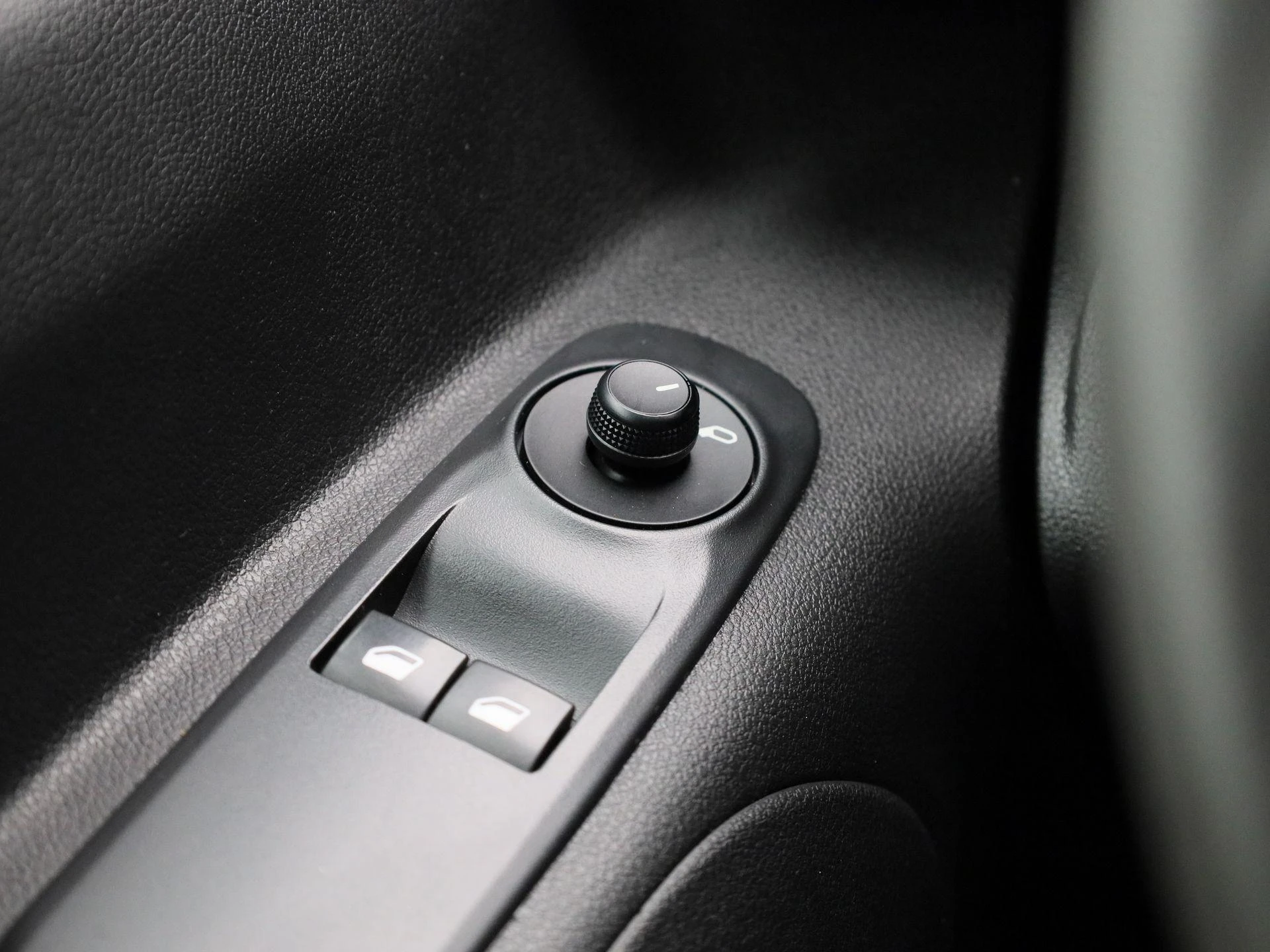 Opel-Combo Life-image-24