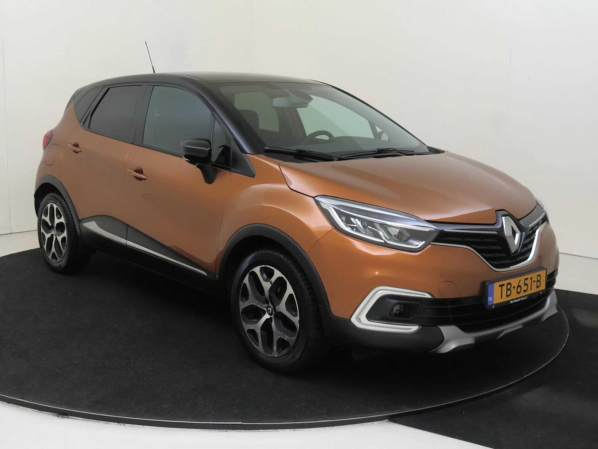 Renault-Captur-image-1