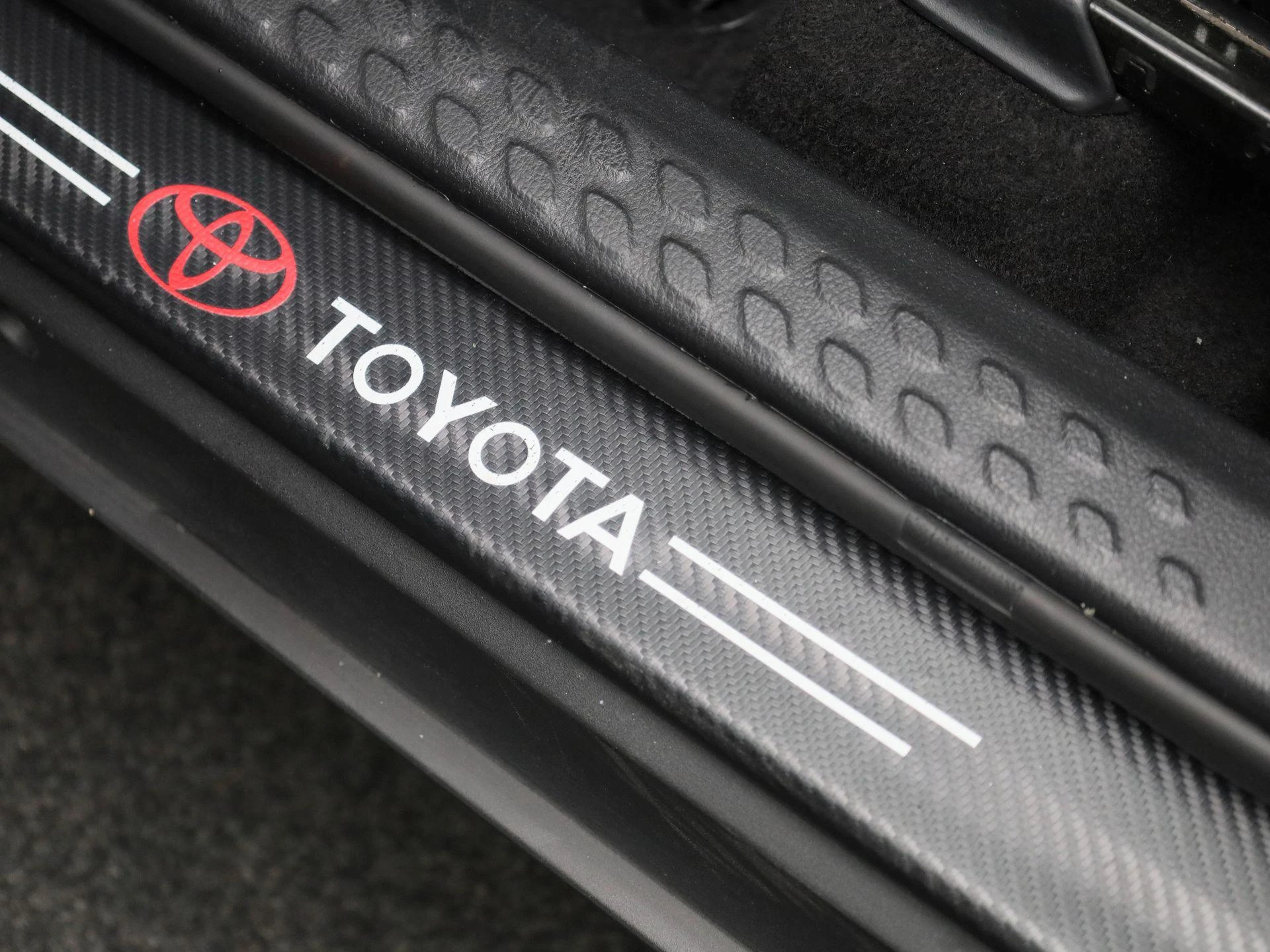 Toyota-C-HR-image-32