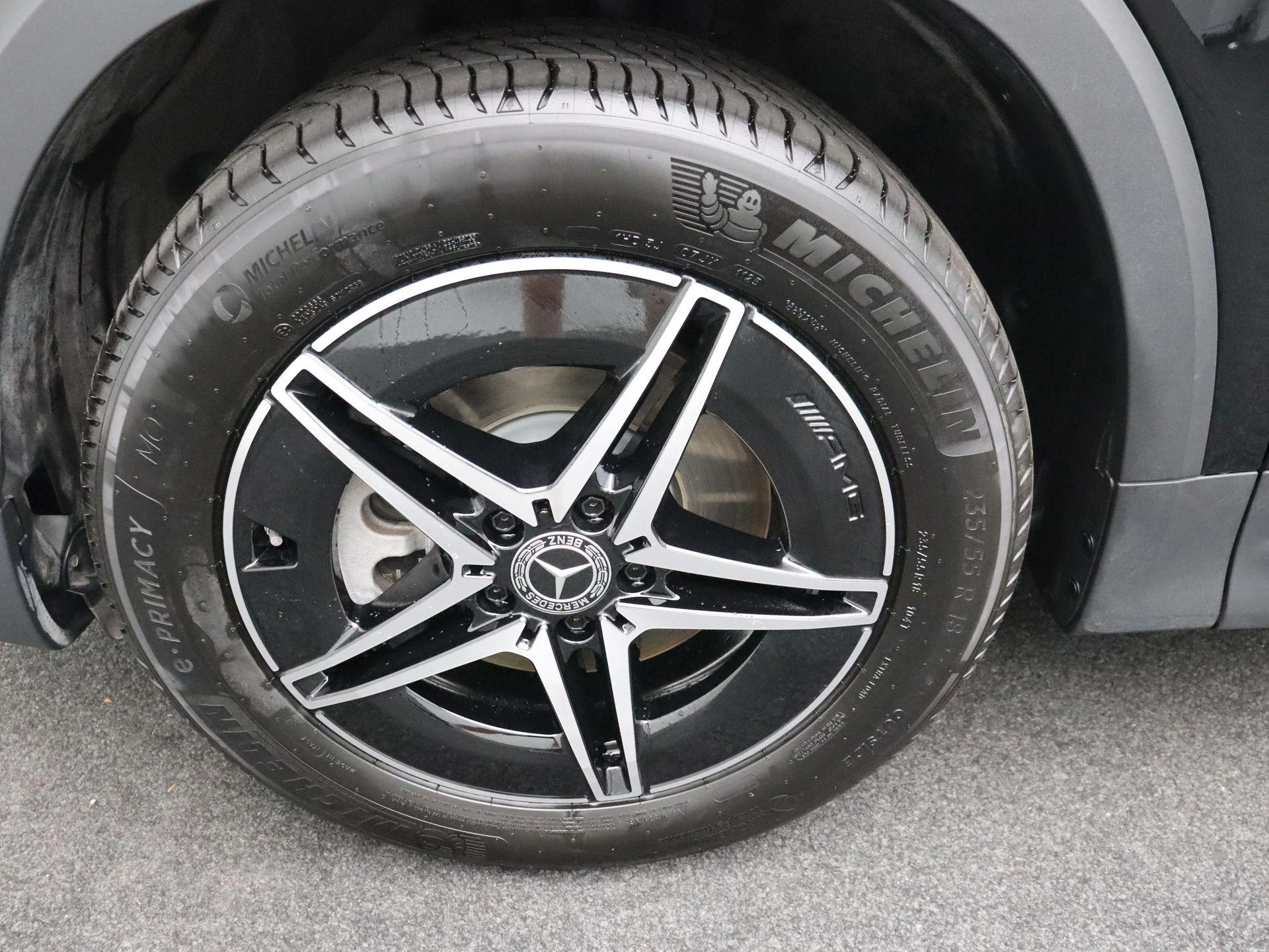 Mercedes-Benz-EQB-image-6
