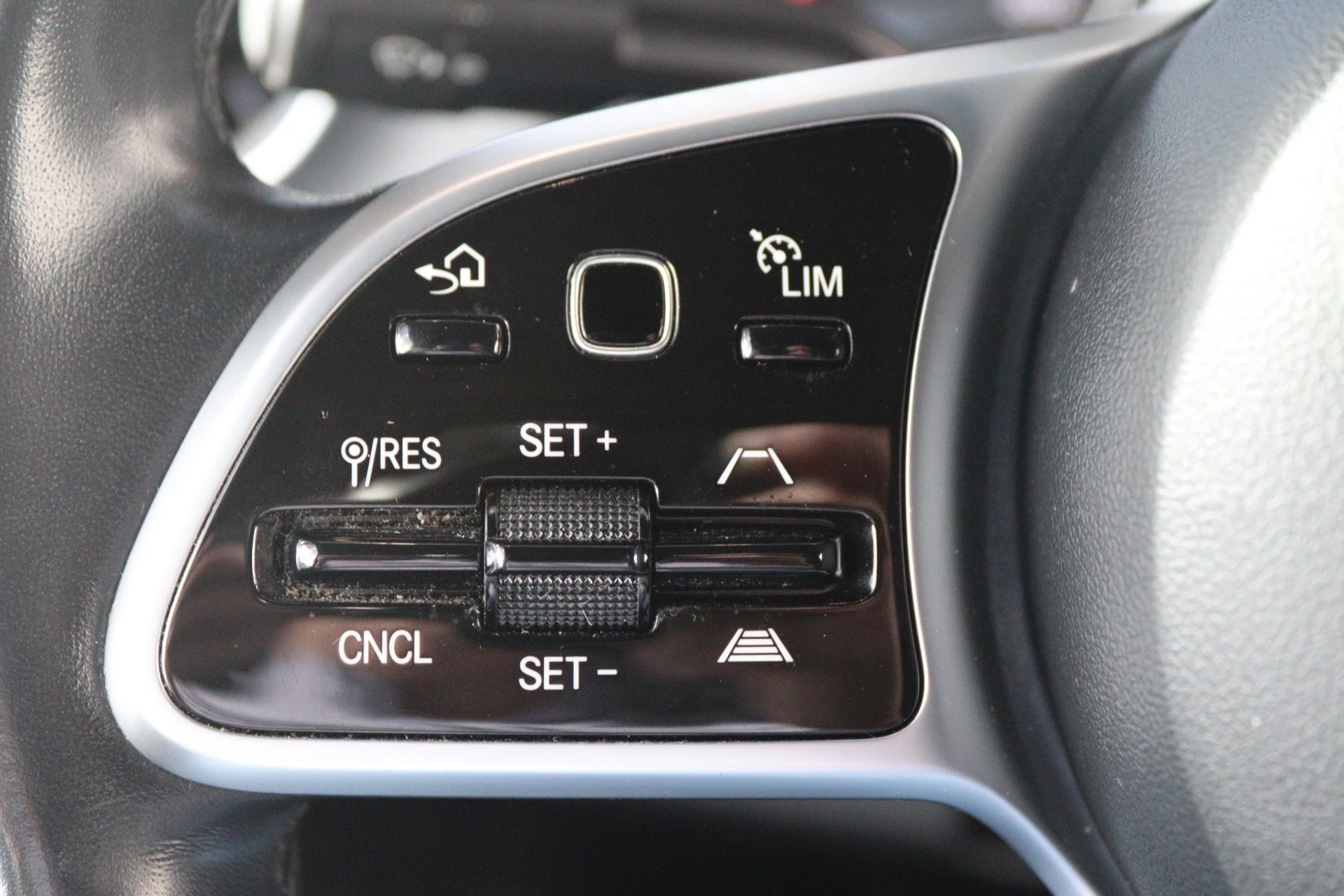 Mercedes-Benz-Sprinter-image-13