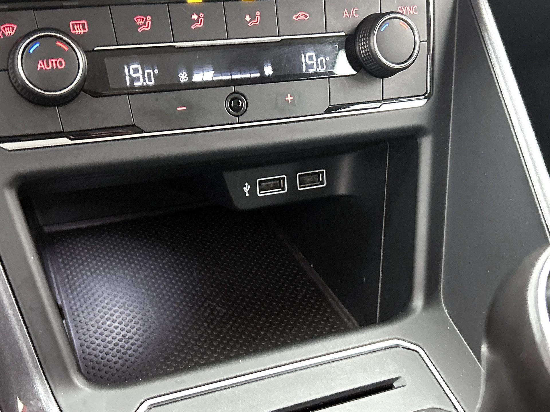 Volkswagen-Polo-image-30