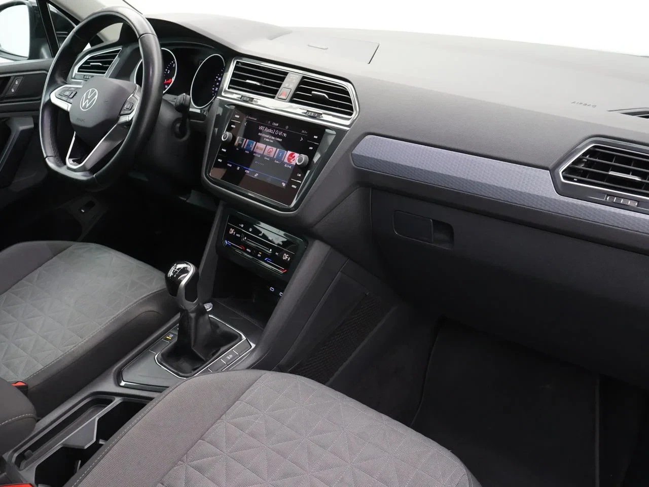 Volkswagen-Tiguan-image-12