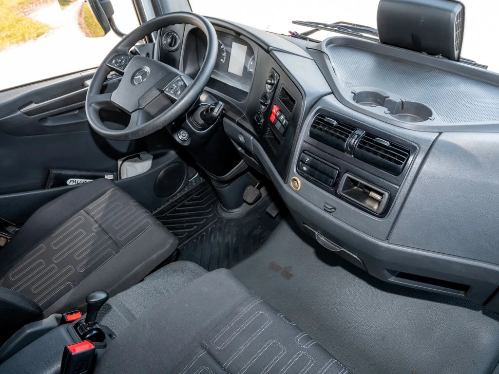 Mercedes-Benz-Atego-image-8