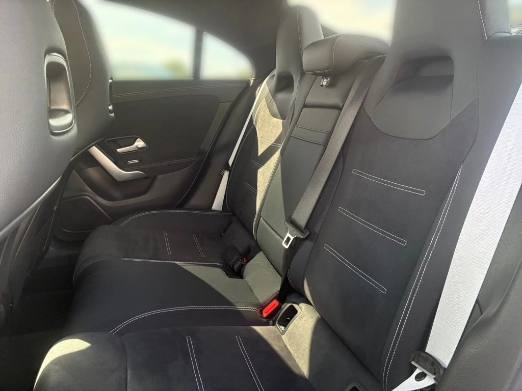 Mercedes-Benz-CLA 200-image-8