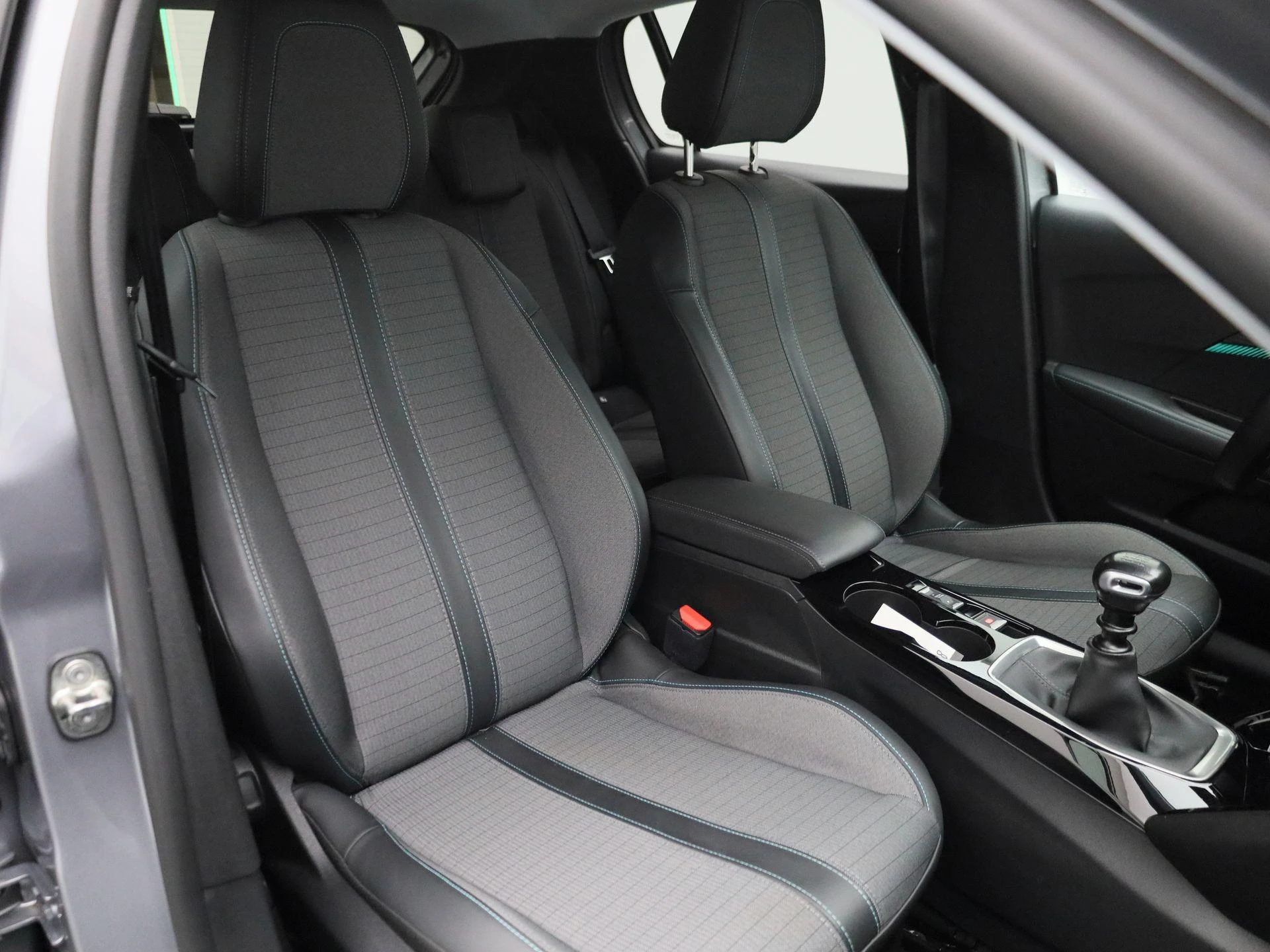 Peugeot 208 1.2 PureTech 100 MAN6 S&S Active Pack