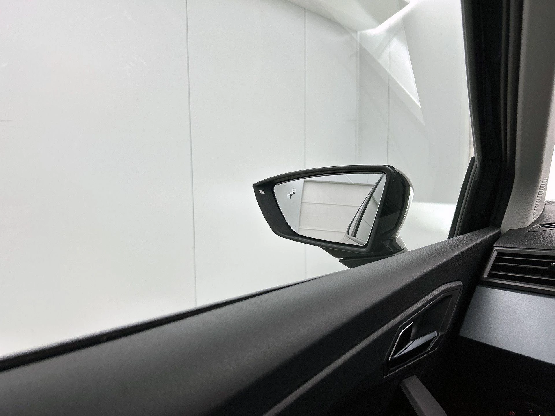 SEAT-Arona-image-18