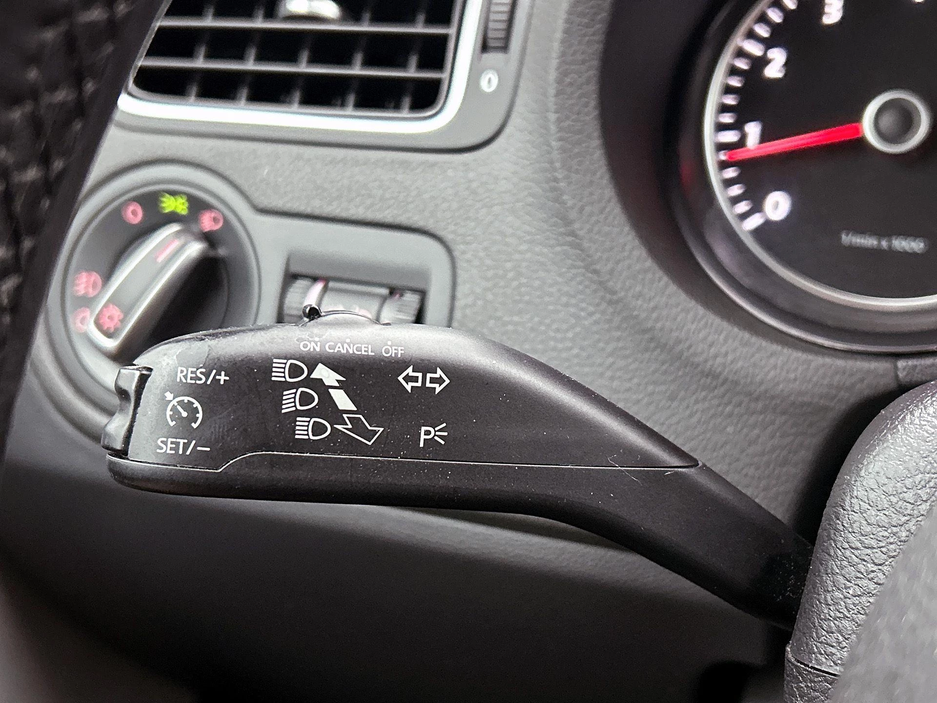 Volkswagen-Polo-image-5