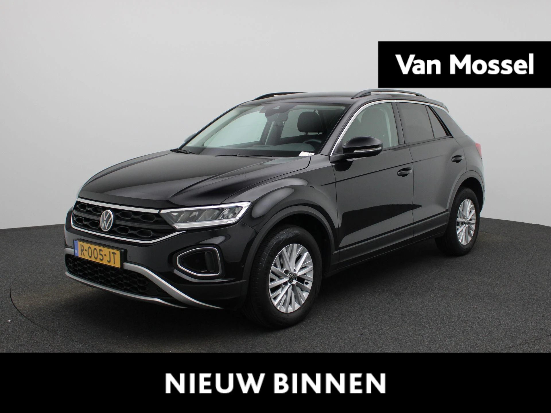 Volkswagen-T-Roc-image-0