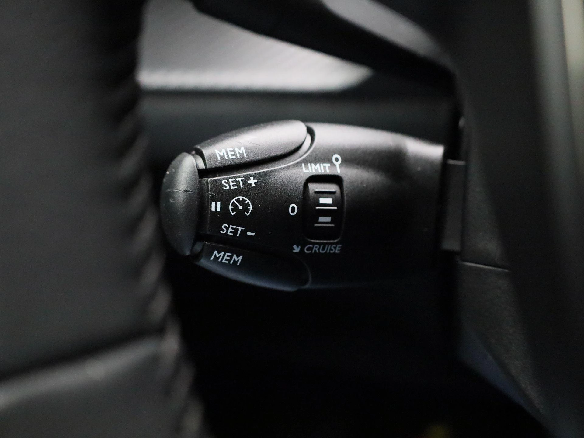 Peugeot-208-image-21