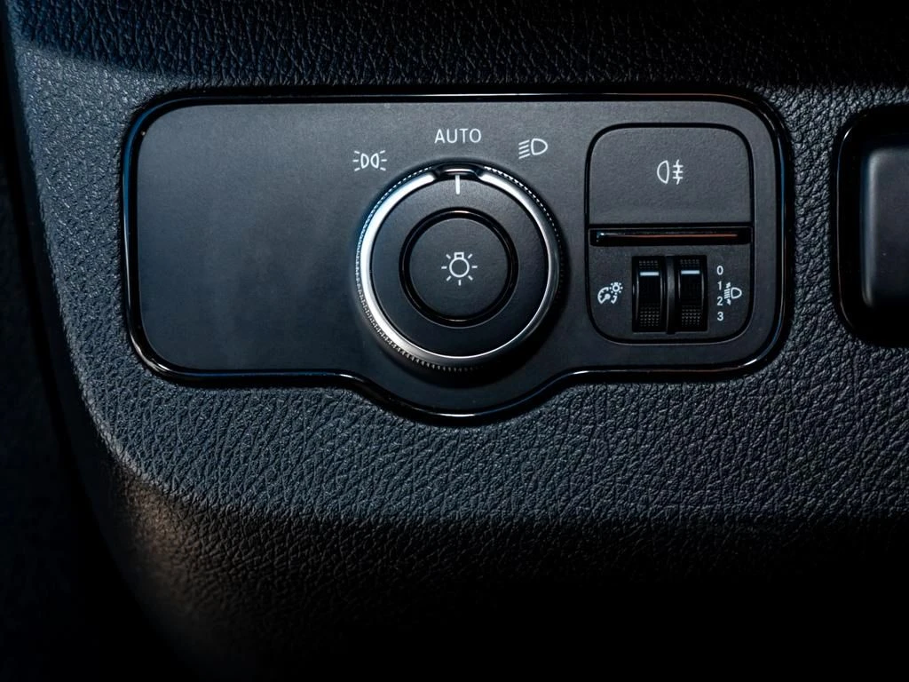 Mercedes-Benz-Sprinter 215-image-13