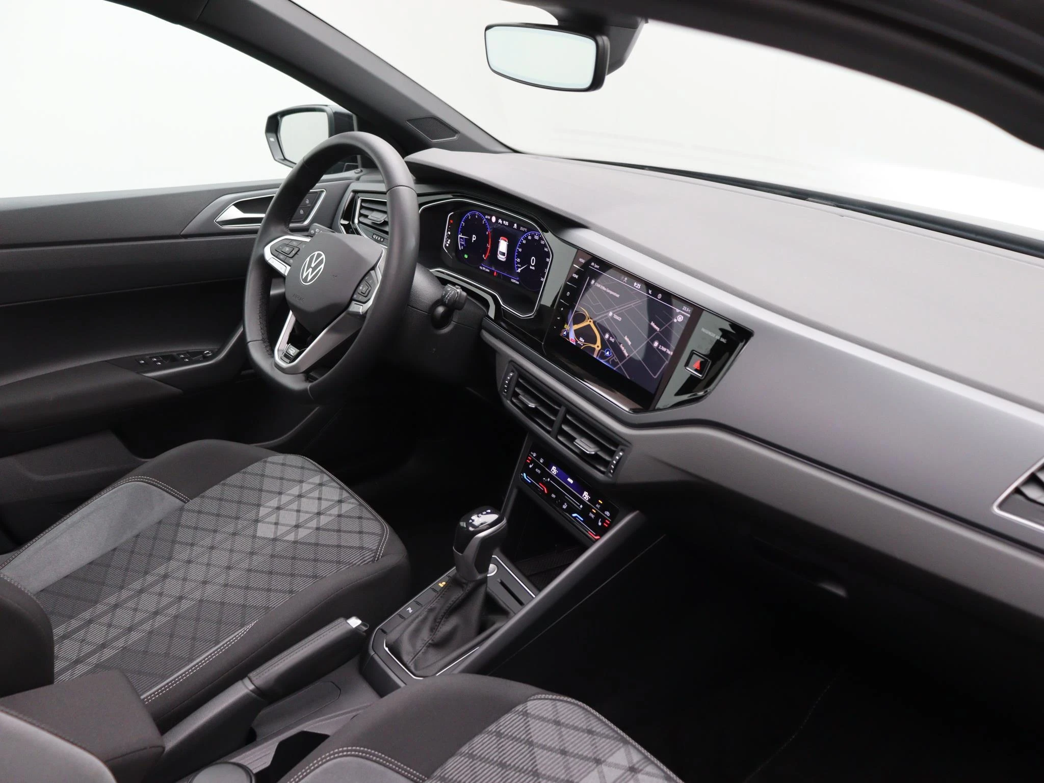Volkswagen-Polo-image-33