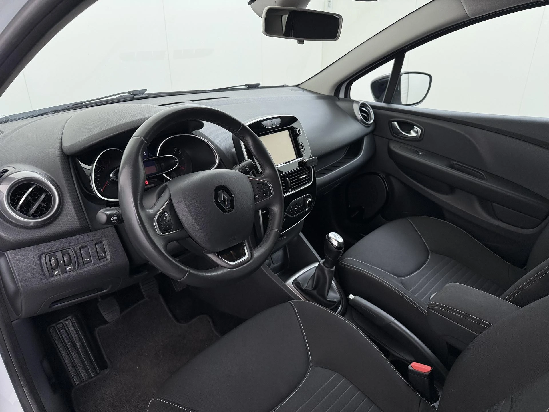 Renault-Clio-image-29