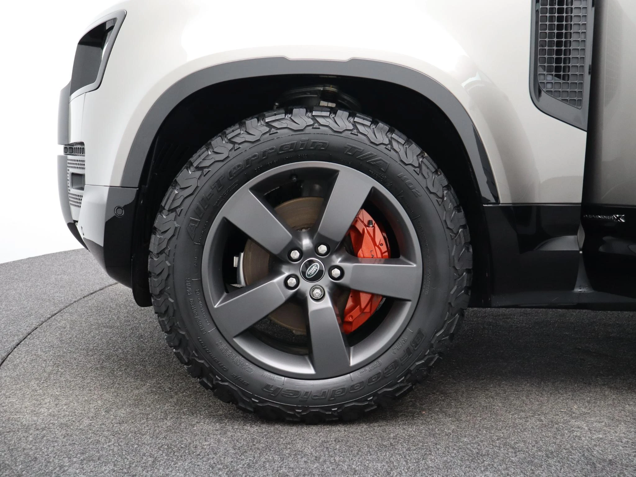 Land Rover-Defender-image-16