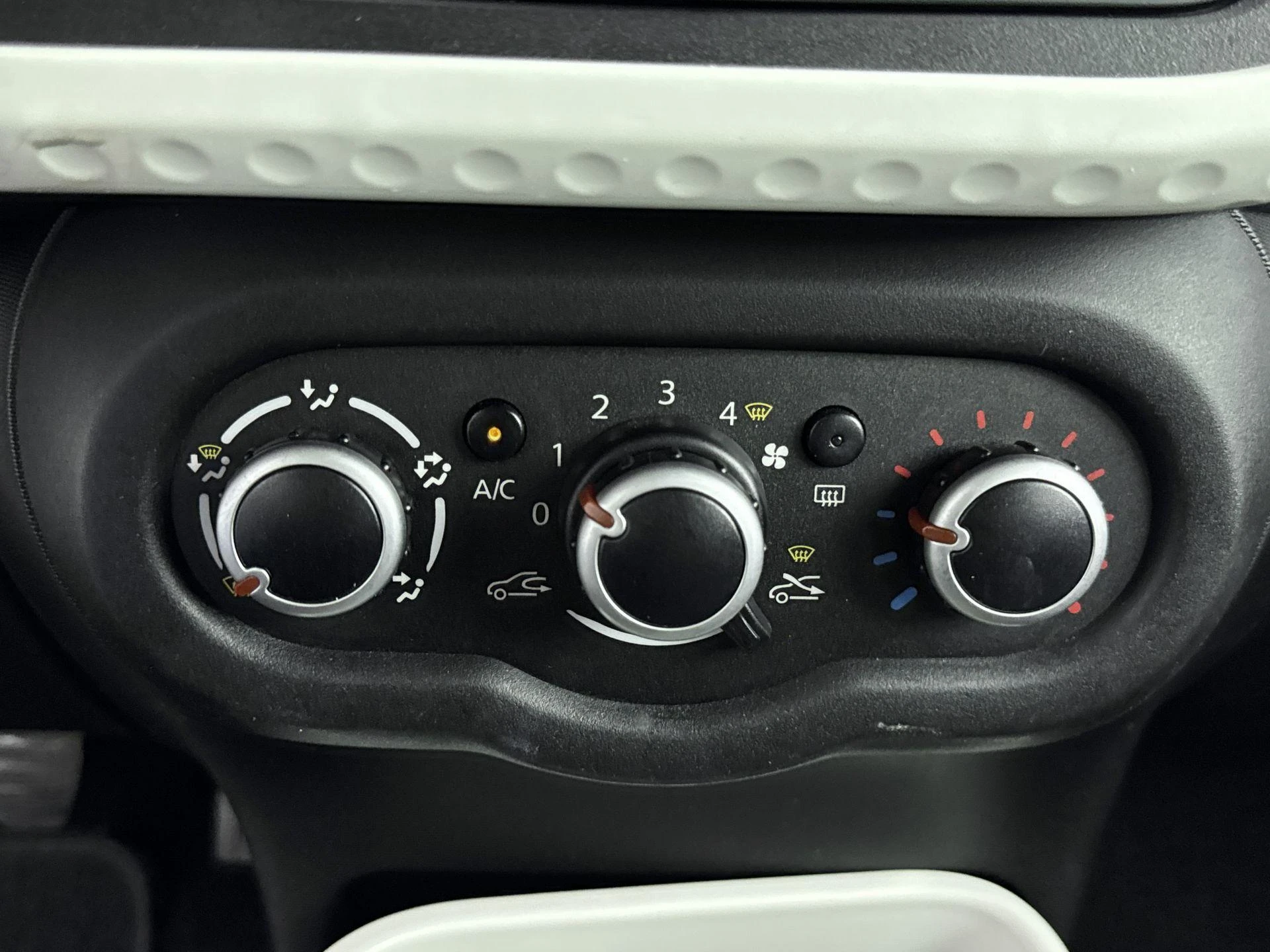 Renault-Twingo-image-16