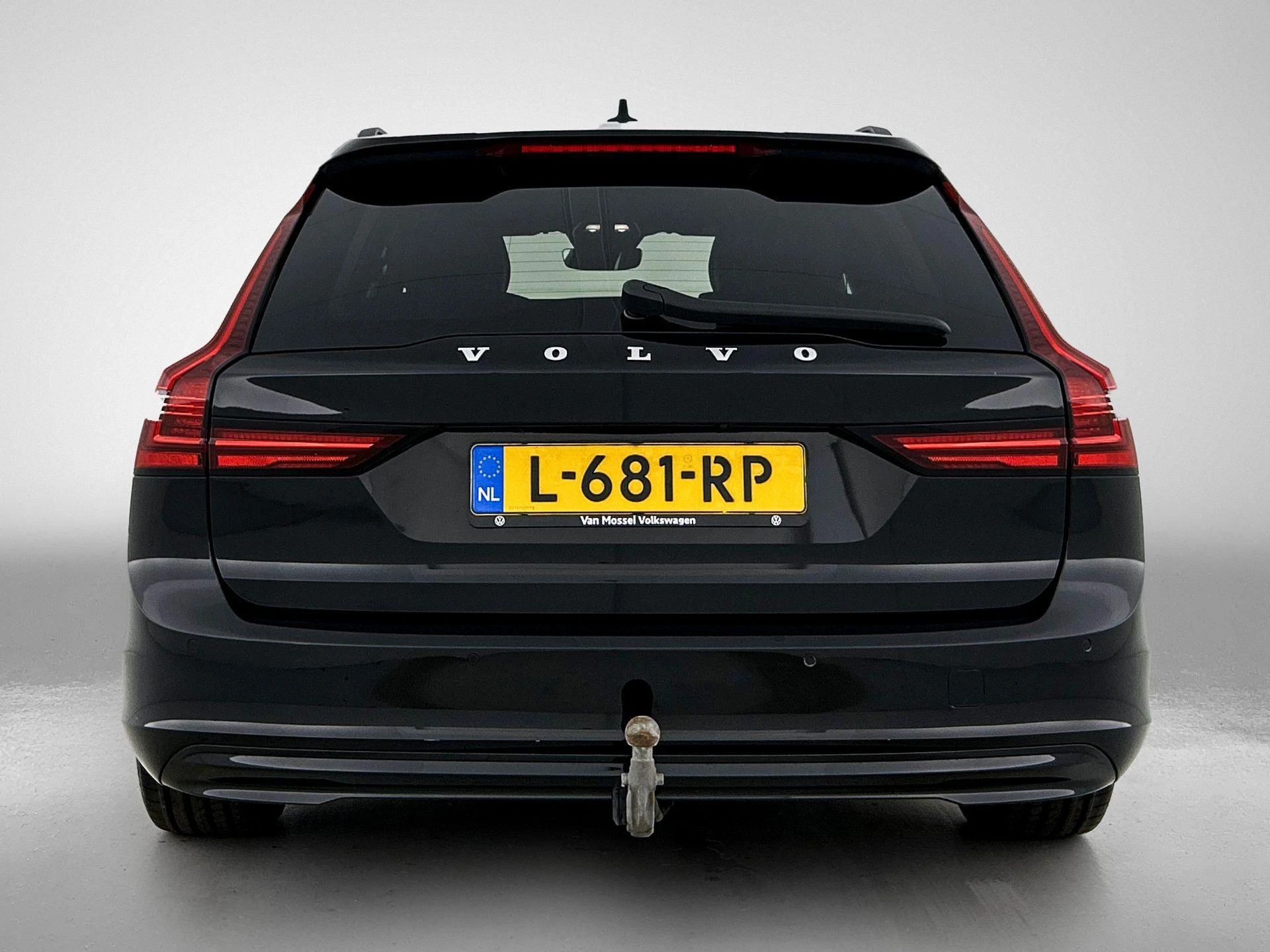 Volvo-V90-image-2