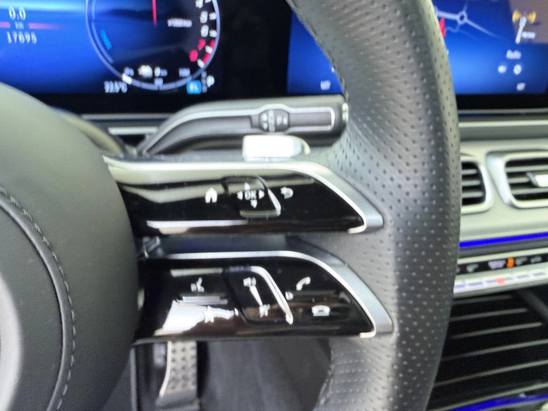 Mercedes-Benz-GLE-image-12