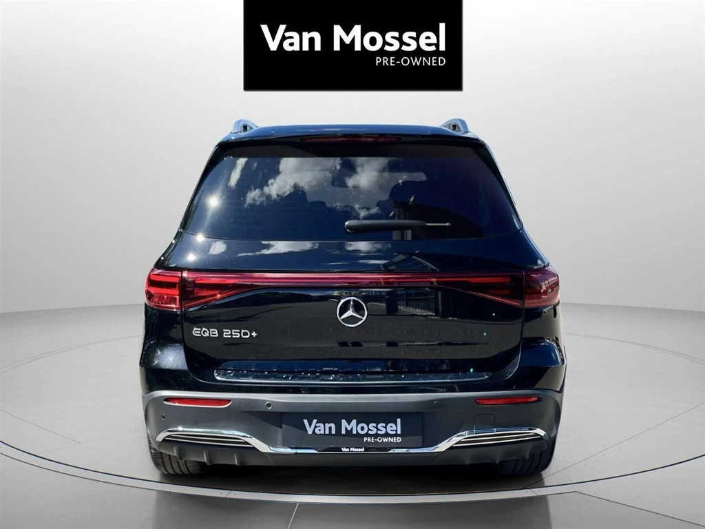 Mercedes-Benz-EQB-image-5