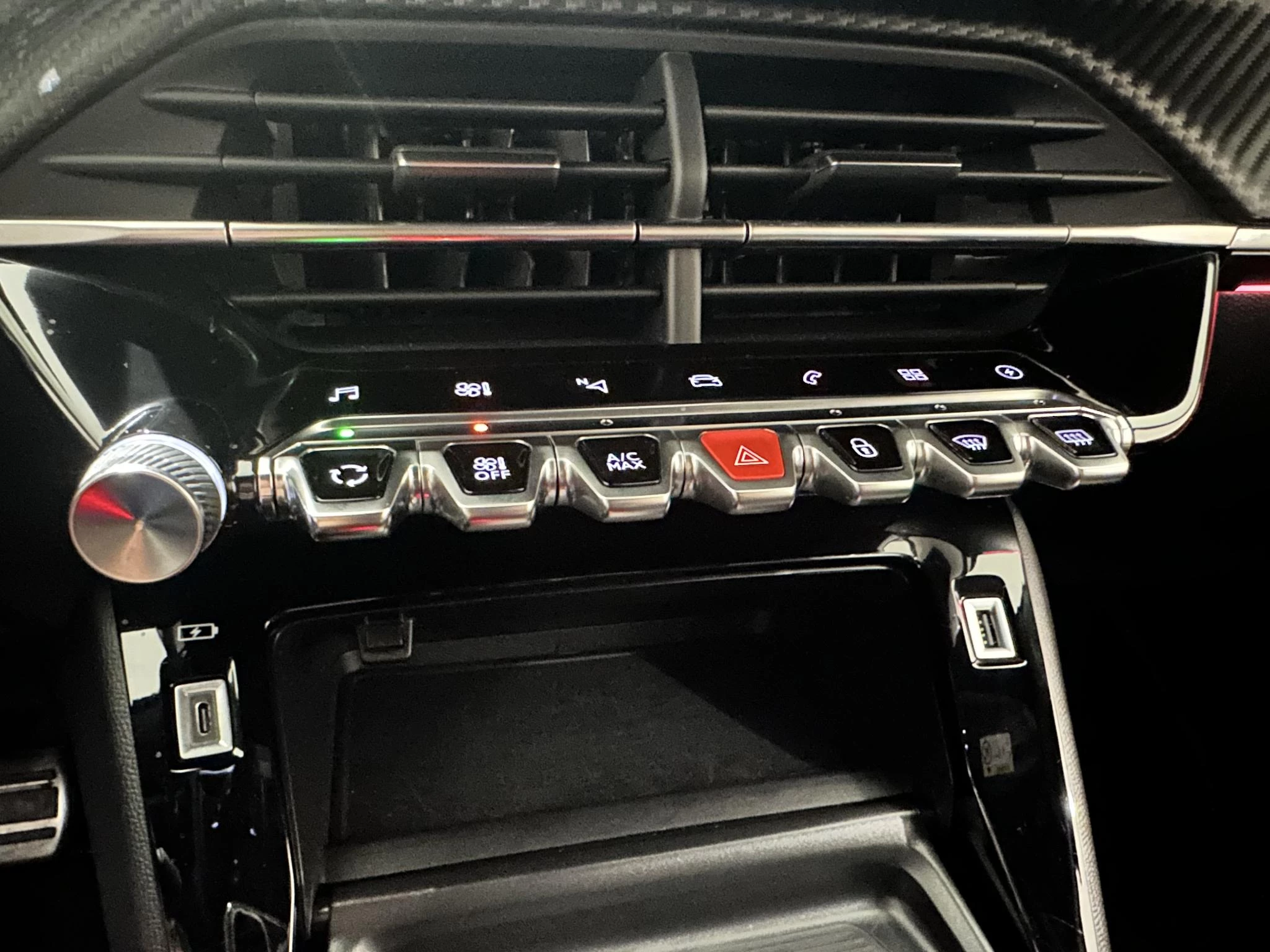 Peugeot-e-2008-image-12