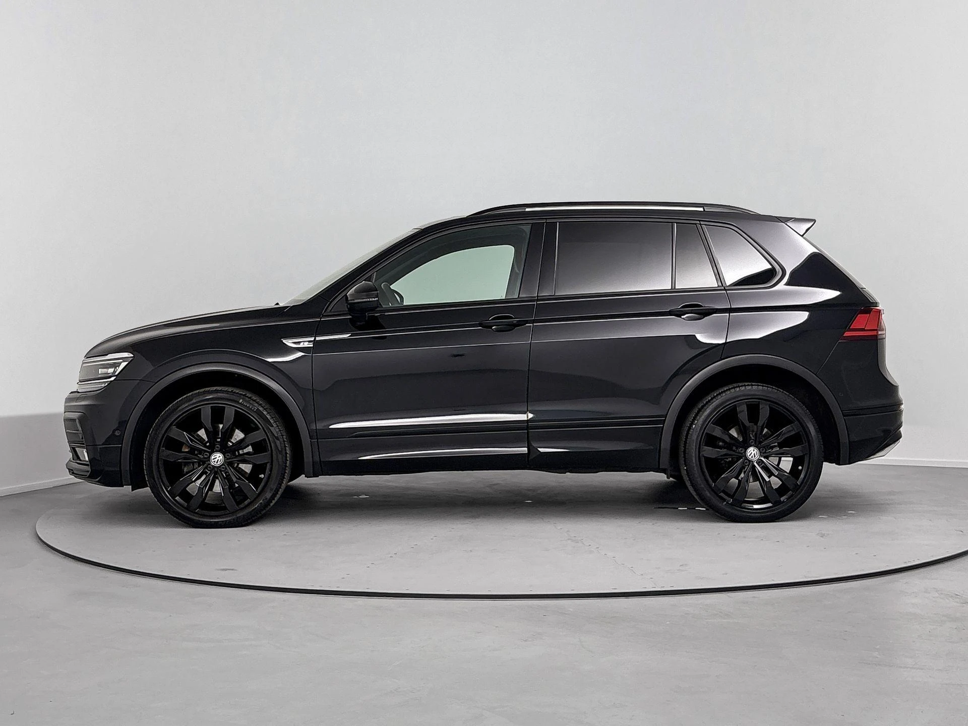 Volkswagen-Tiguan-image-1