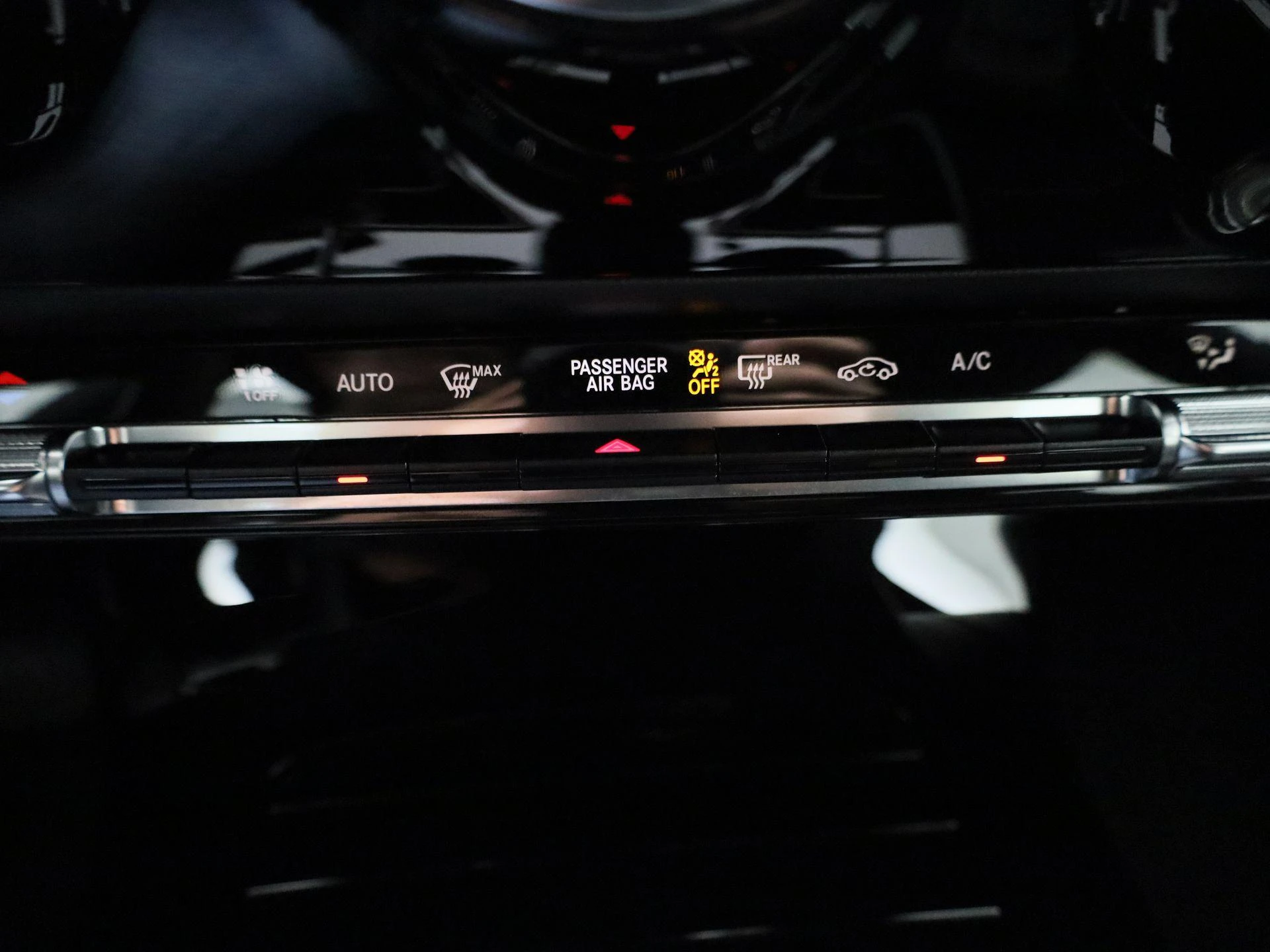 Mercedes-Benz-CLA-image-18