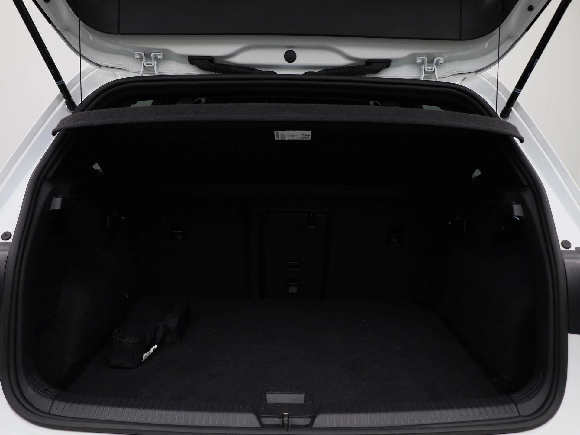 Volkswagen-Golf-image-13