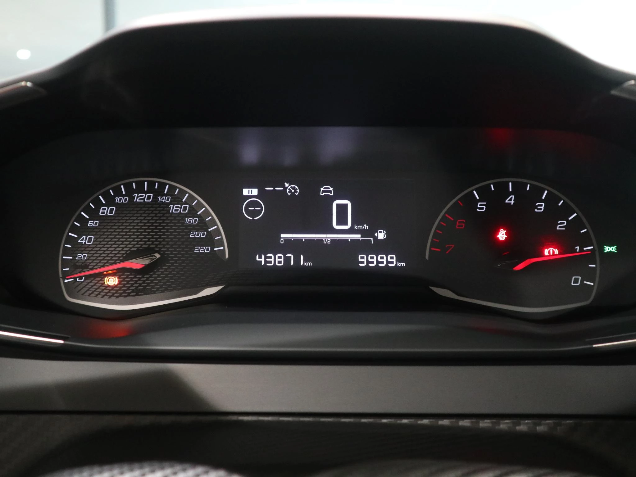 Peugeot-208-image-11