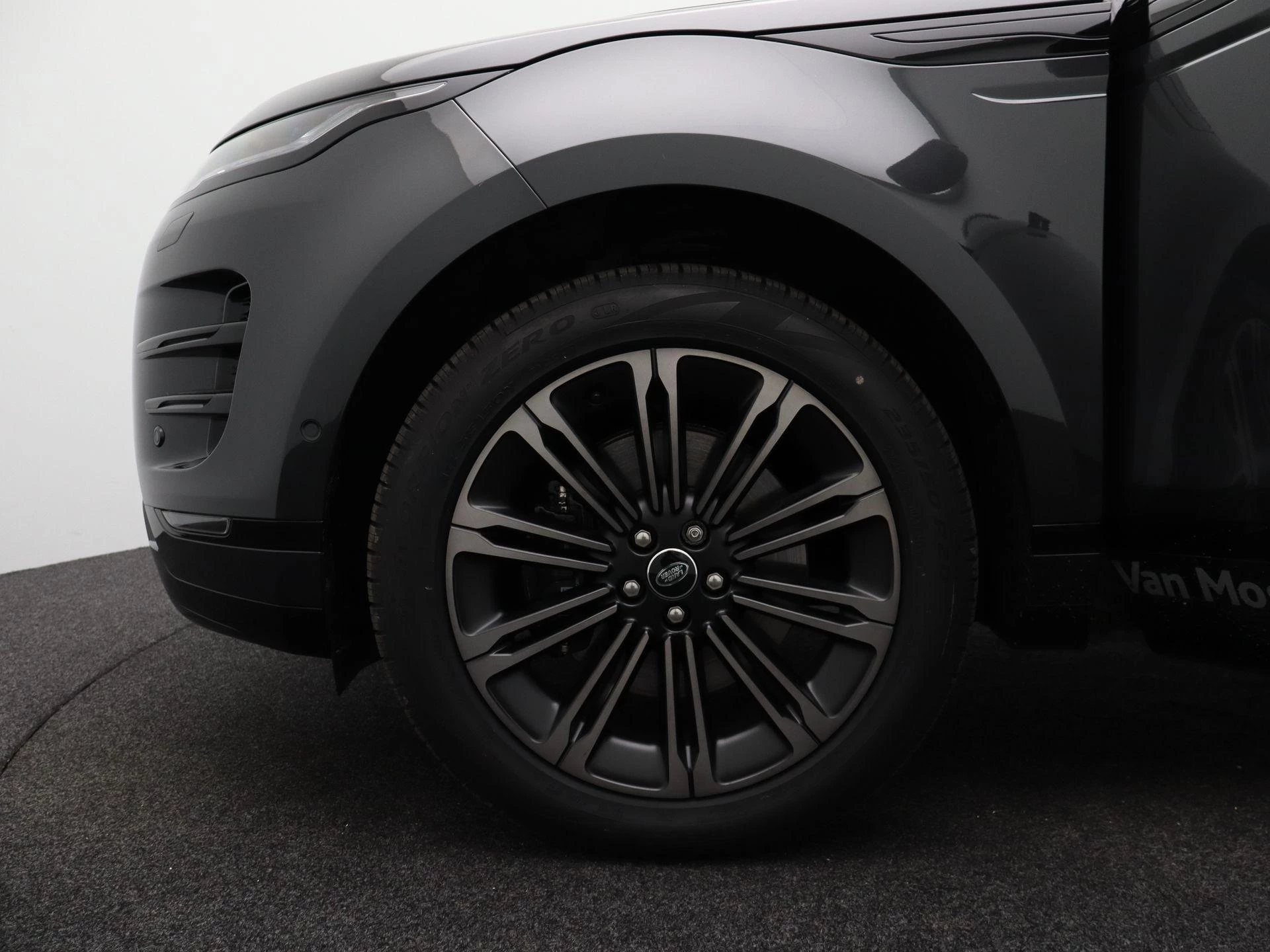 Land Rover-Range Rover Evoque-image-14