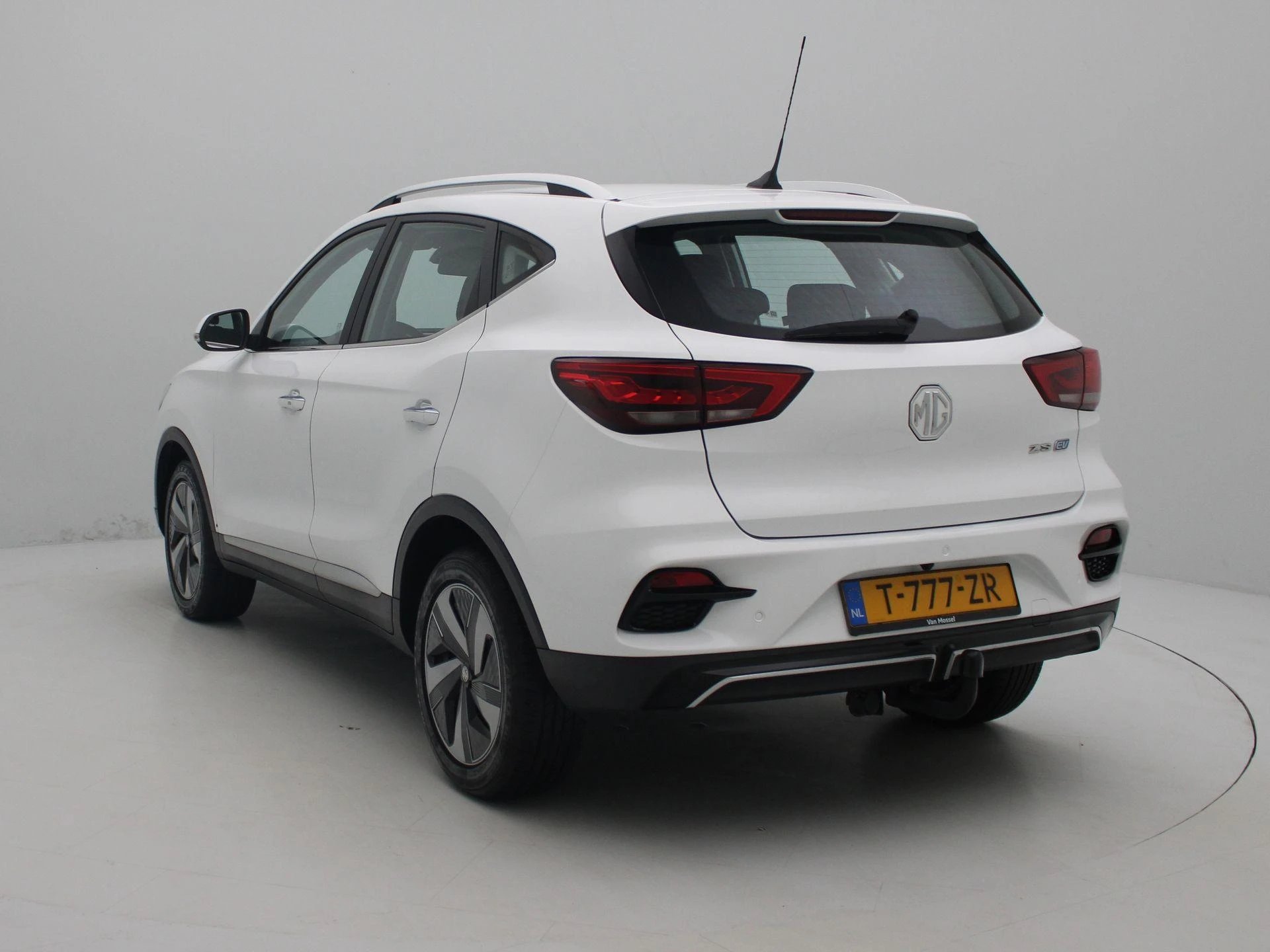 MG-ZS EV-image-1