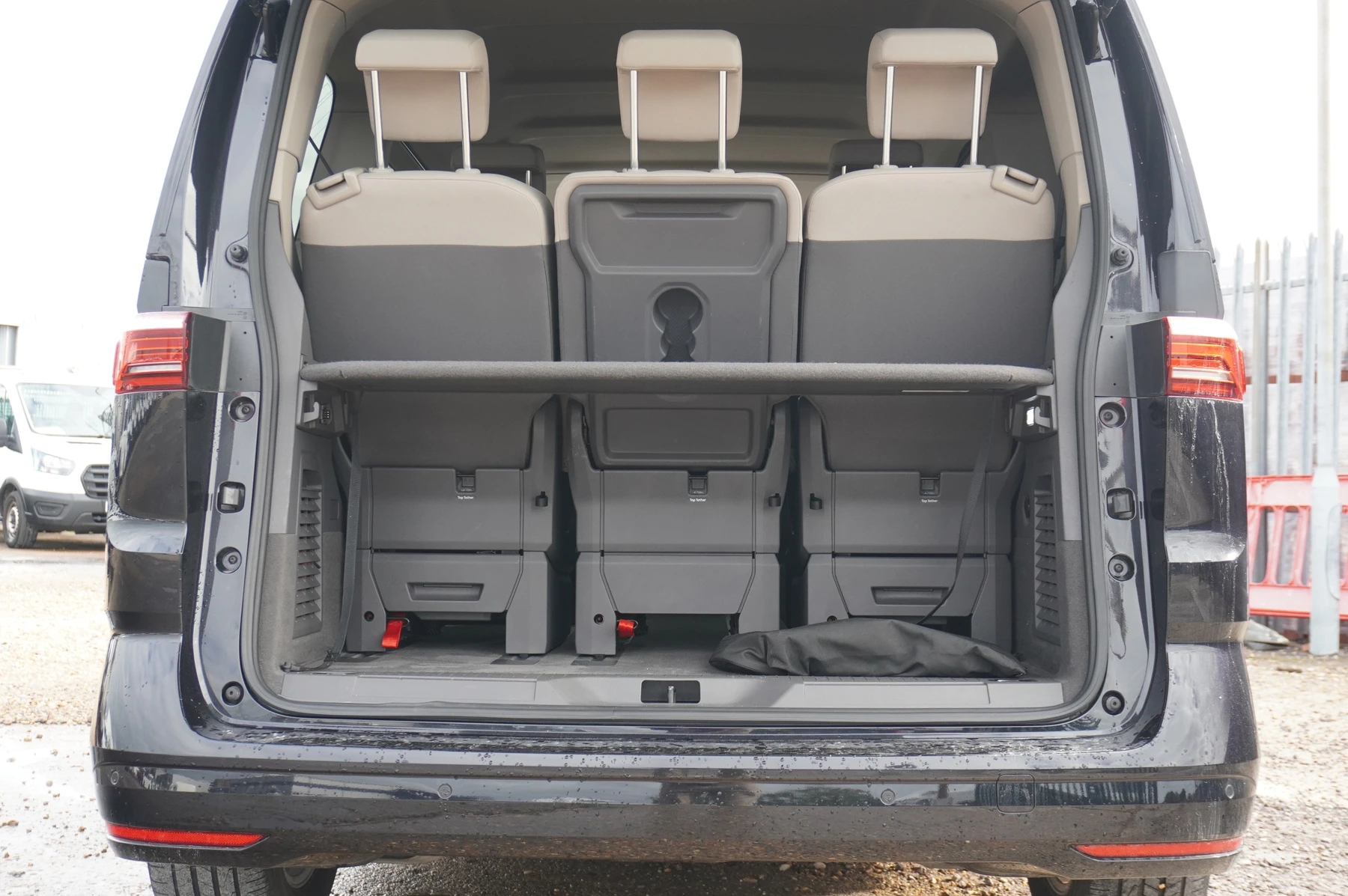 Volkswagen-Multivan-image-19
