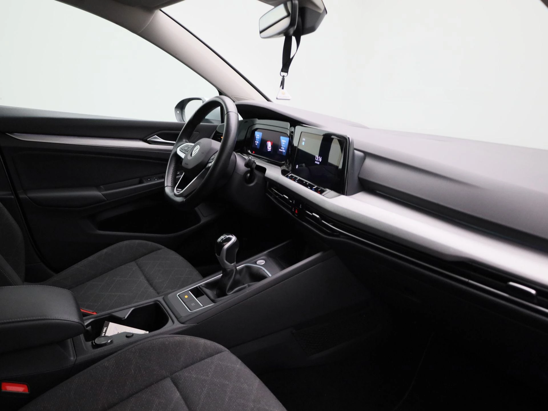 Volkswagen-Golf-image-33