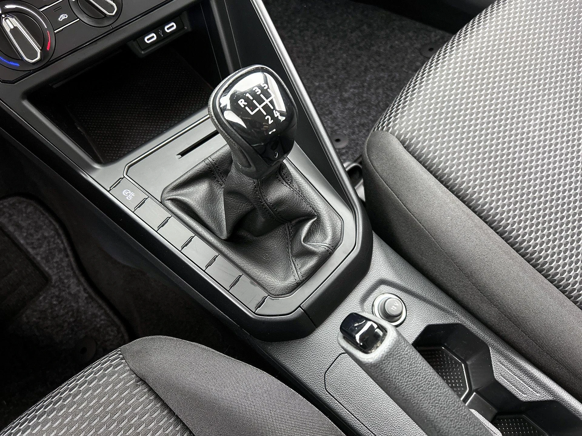 Volkswagen-Polo-image-21