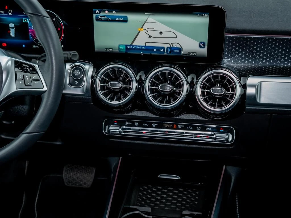 Mercedes-Benz-GLB 200 d-image-10