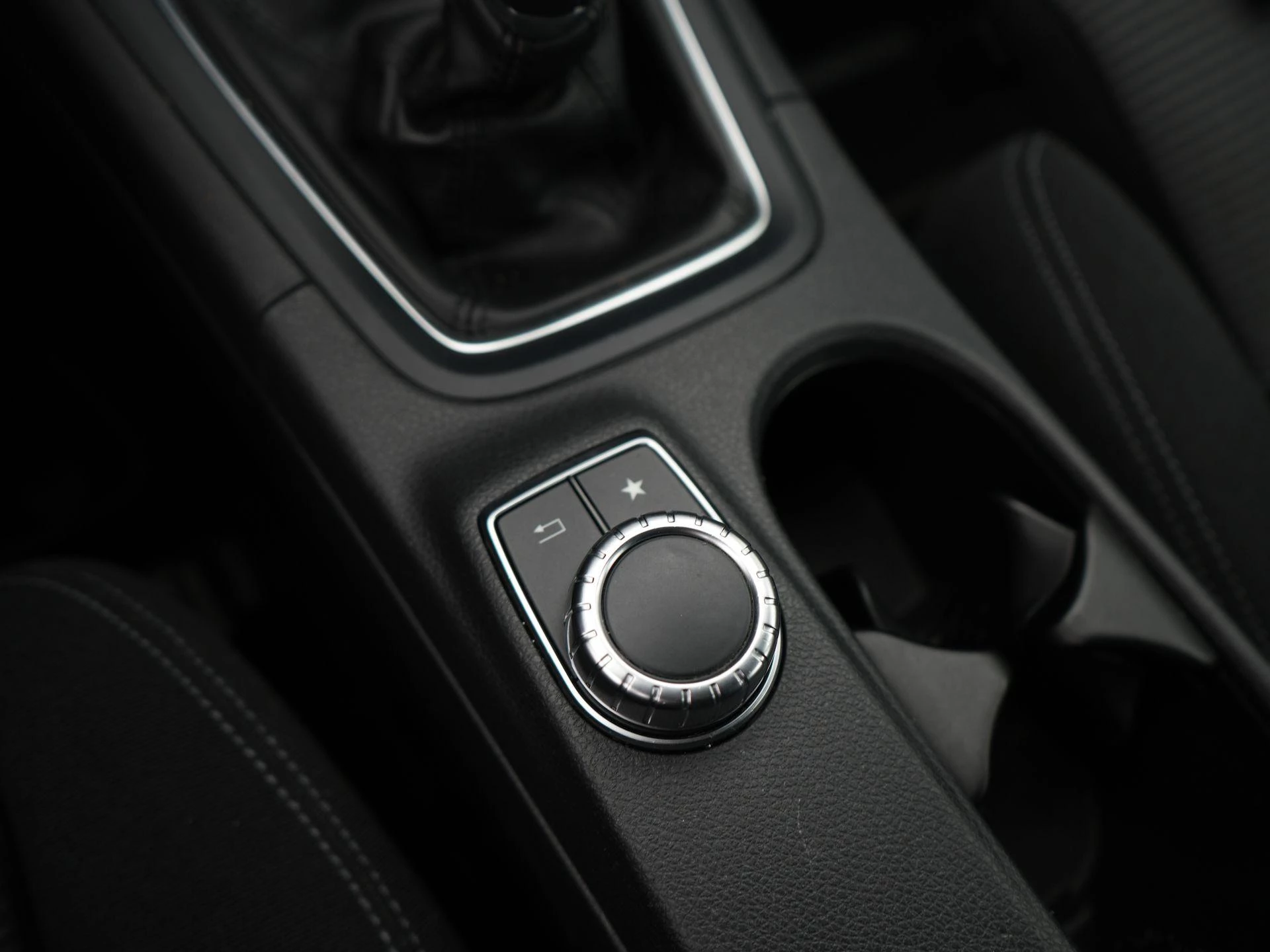 Mercedes-Benz-B-Klasse-image-26